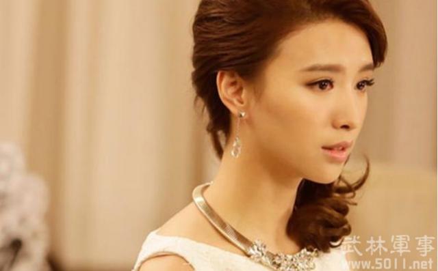 范冰冰的钻戒是多少克拉的，郭碧婷5克拉钻戒是碎钻