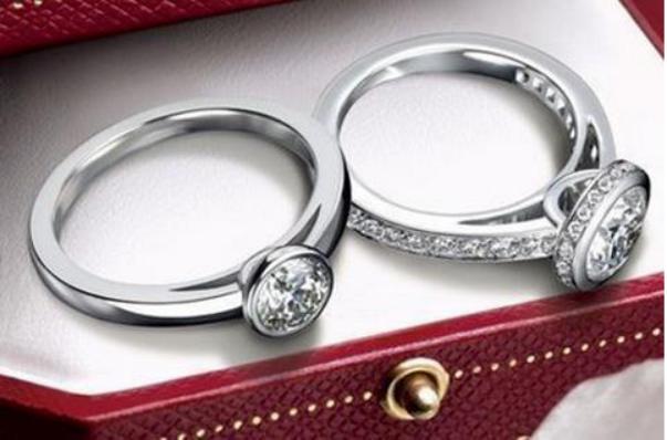 范冰冰的钻戒是多少克拉的，郭碧婷5克拉钻戒是碎钻