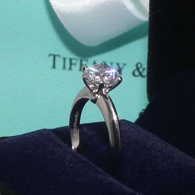 范冰冰的钻戒是多少克拉的，郭碧婷5克拉钻戒是碎钻