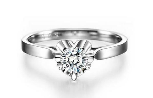 范冰冰的钻戒是多少克拉的，郭碧婷5克拉钻戒是碎钻