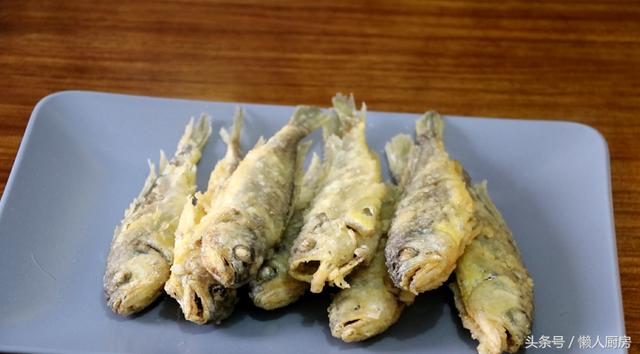 小黄鱼怎么炸才酥脆的，挂面糊还是裹淀粉