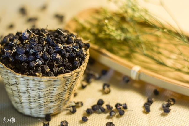 黑枸杞能生吃吗，黑枸杞的食用方法与禁忌