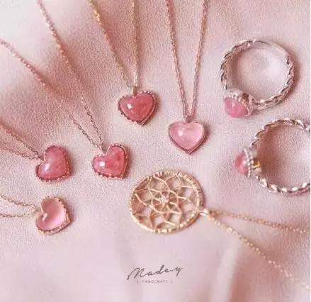 有哪些价格不贵，适合送闺蜜的少女心礼物推荐？