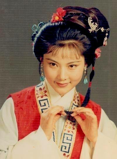 何赛飞多大年龄，何赛飞老公个人资料简介