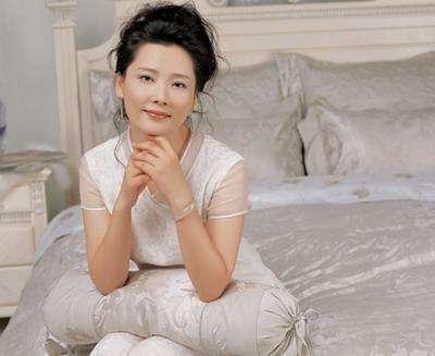 何赛飞多大年龄，何赛飞老公个人资料简介