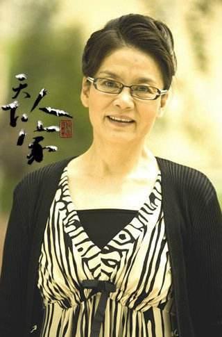 何赛飞多大年龄，何赛飞老公个人资料简介