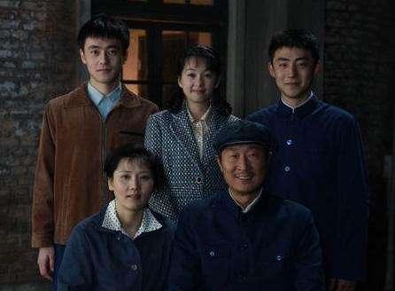 何赛飞多大年龄，何赛飞老公个人资料简介