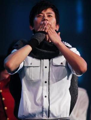 舞林大会 张杰，张杰谢娜公布婚讯九周年（这档张学友唯一一次当评委的节目）