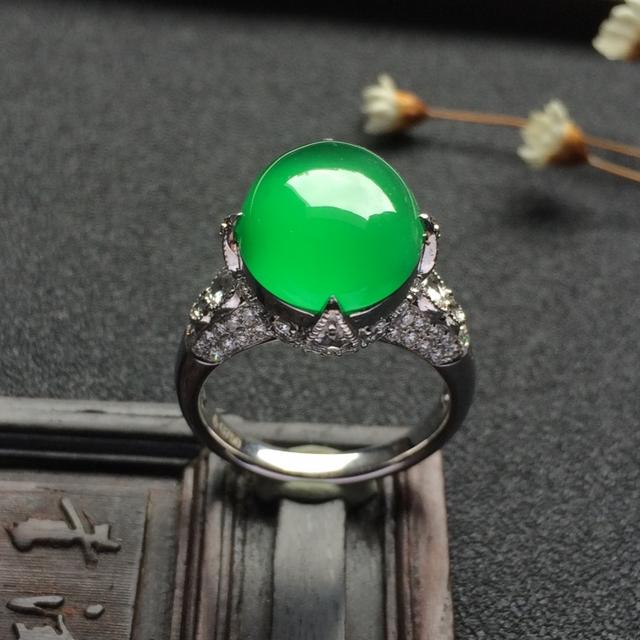 翡翠戒指双颗镶嵌式样，市场上常见的翡翠戒指镶嵌款式有哪些