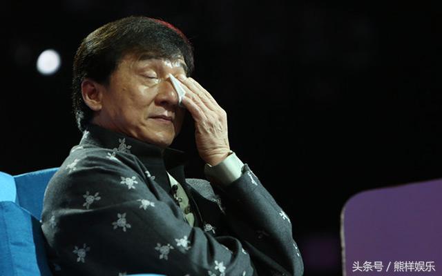 成龙全身受伤图，成龙大哥最好看电影