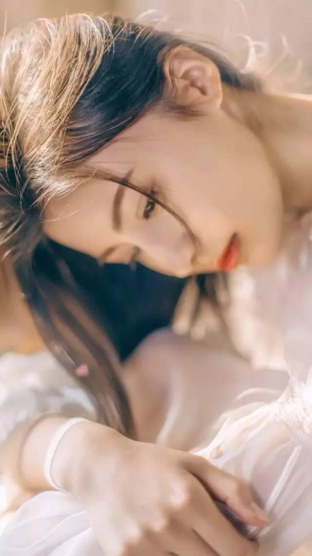 晚安美图句子170930：想把你灌醉，听听你心里有谁