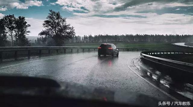 雨天开车正确操作方法，雨天开车技巧大总结