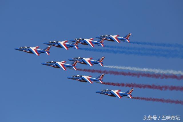 巴黎航展展示，带你逛巴黎航展