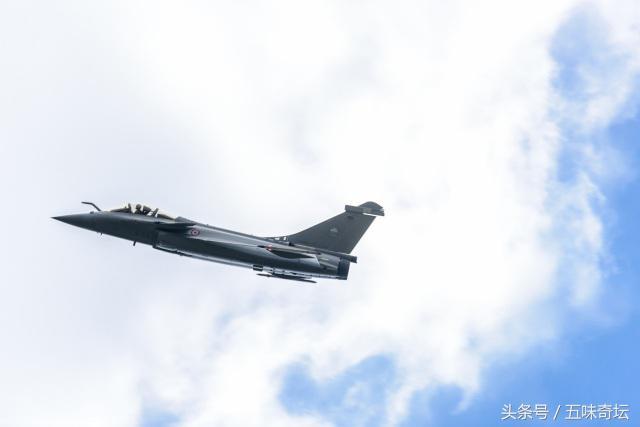 巴黎航展展示，带你逛巴黎航展