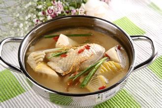 鸡怎么炖才好吃，怎样炖鸡才好吃又简单窍门（有人焯水、有人直接炖）