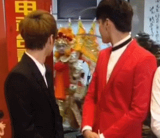 鹿晗回应关晓彤吃醋，鹿晗回应与关晓彤感情现状
