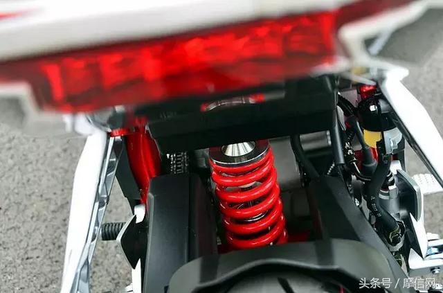 隆鑫无极300r数据，街头新元素隆鑫无极300R评测