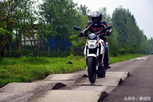 隆鑫无极300r数据，街头新元素隆鑫无极300R评测