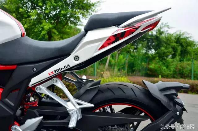 隆鑫无极300r数据，街头新元素隆鑫无极300R评测