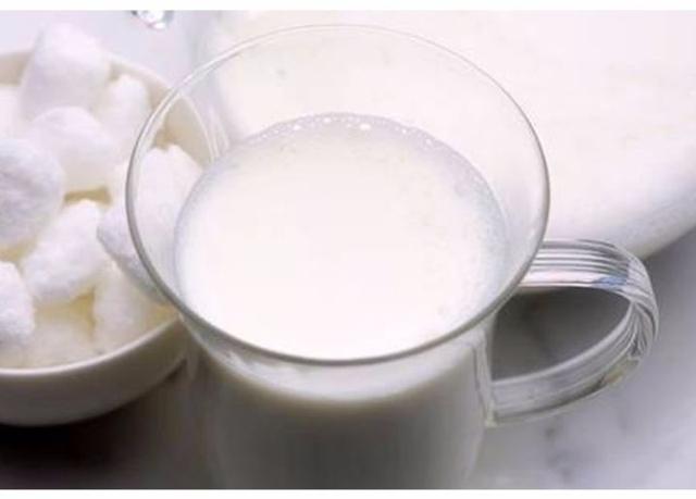 喝了半瓶变质的牛奶会怎么样，喝罐变质牛奶进ICU