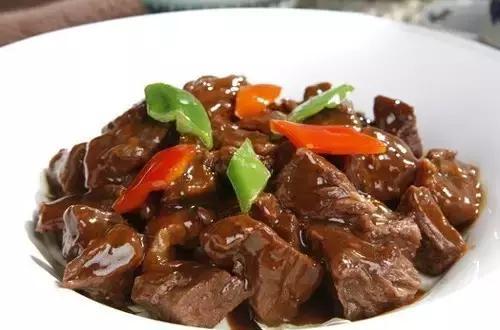 家庭红烧牛肉的简单做法，家常红烧牛肉的做法大全
