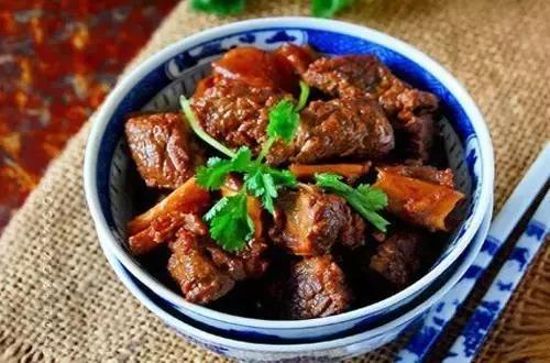 家庭红烧牛肉的简单做法，家常红烧牛肉的做法大全