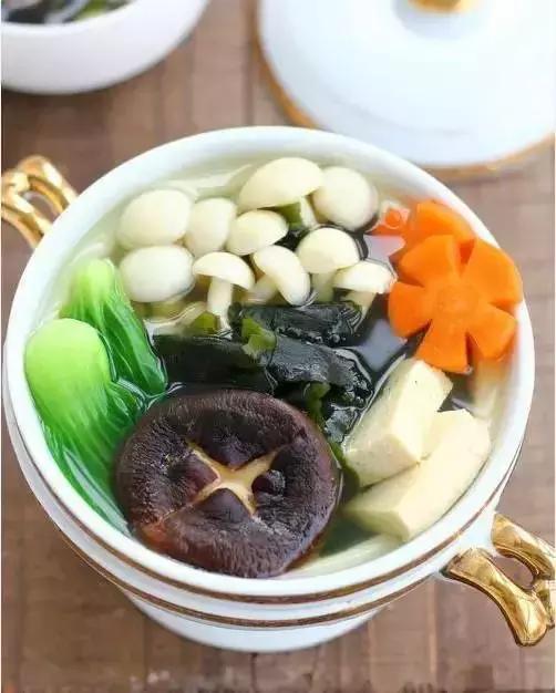 产妇菌菇蔬菜汤怎么做，你需要知道以下几点。
