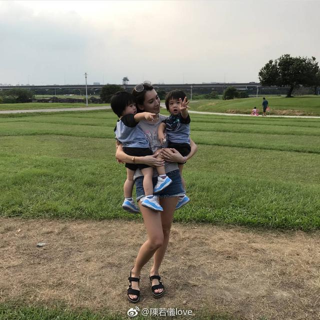 林志颖大儿子kimi罕见正面照曝光，林志颖老婆晒三子近照