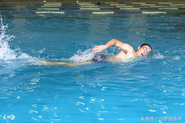 自由泳如何提高打腿的水平，自由泳如何打腿才能让整体效率更高