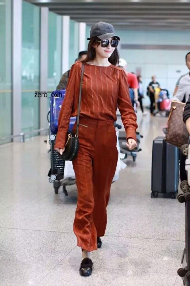 焦糖色是什么颜色，今年流行的焦糖色你能穿么（今年冬天“焦糖色”温暖又高级）