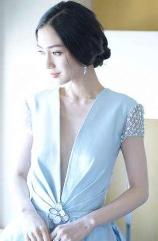 舒畅的穿搭却越来越惊艳了，舒畅近照穿紧身基础装秀出好身材