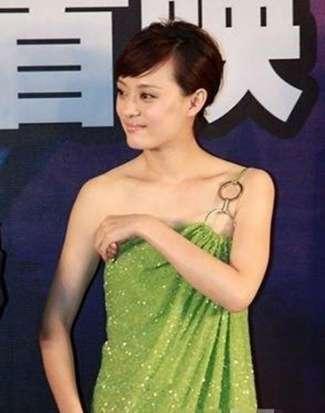 舒畅的穿搭却越来越惊艳了，舒畅近照穿紧身基础装秀出好身材