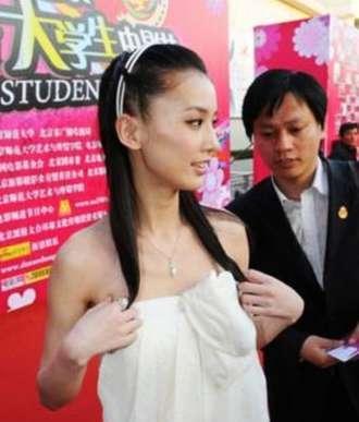 舒畅的穿搭却越来越惊艳了，舒畅近照穿紧身基础装秀出好身材