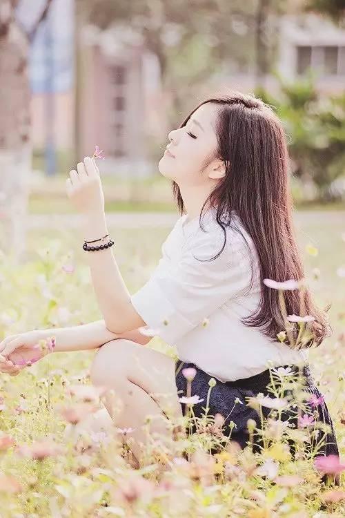 晚安好句子171026：时间是个无赖，总喜欢毁掉期待