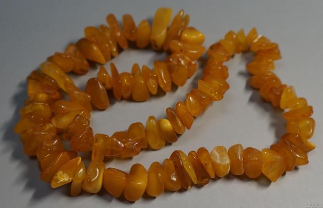 琥珀怎么鉴定真假，怎样鉴定琥珀真假方法（闻不到松香味的琥珀到底是不是假琥珀）