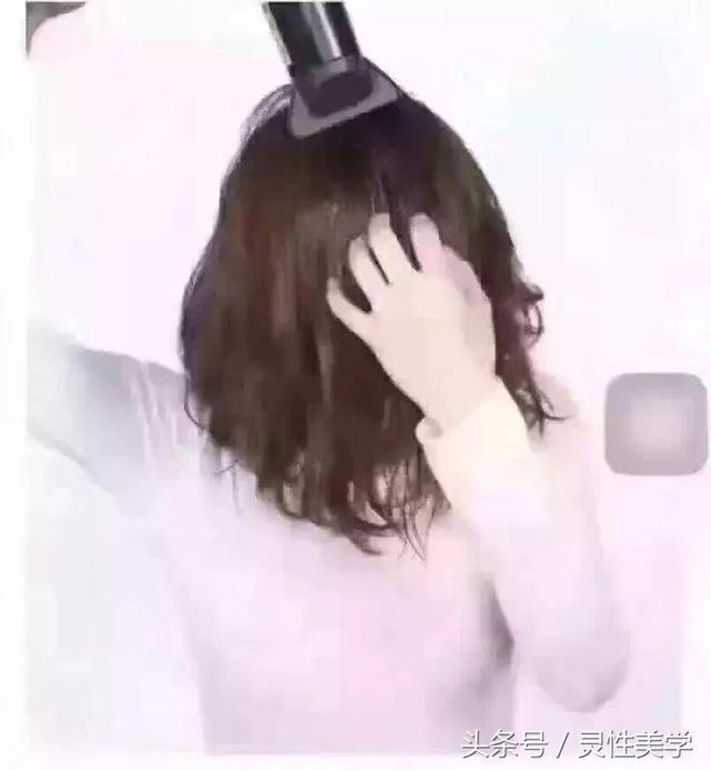 烫完头发每天怎么打理卷发，三分靠烫发七分靠打理