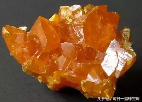 老翡翠可以佩戴吗，戴了翡翠千万不能再戴这5种宝石