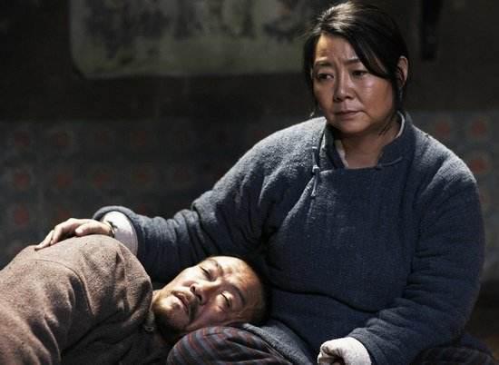 黄渤两个女儿正脸照，这个母亲不简单