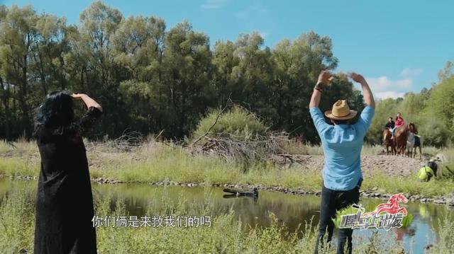 黄渤两个女儿正脸照，这个母亲不简单