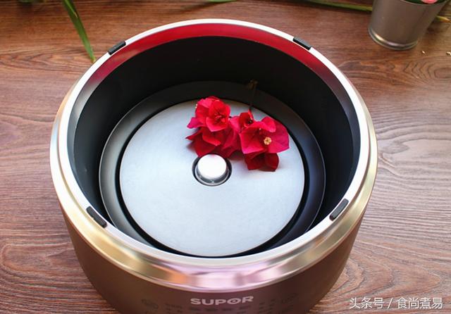 珐琅锅铸铁锅的优缺点，厨房中的新贵珐琅铸铁锅