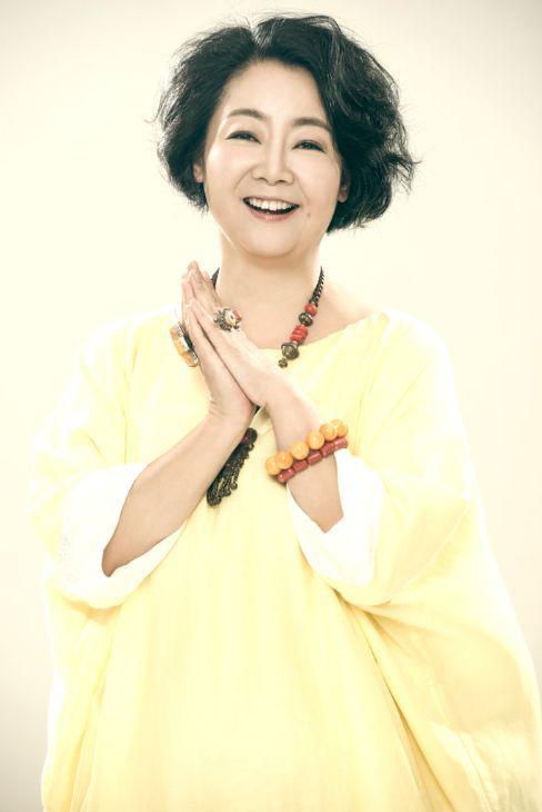 黄渤两个女儿正脸照，这个母亲不简单