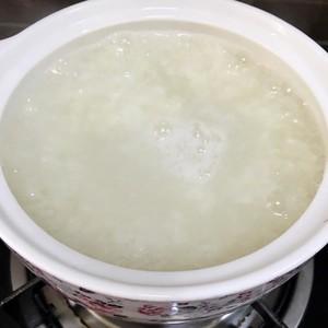 电饭煲皮蛋瘦肉粥，电饭煲怎么煮皮蛋瘦肉粥好吃