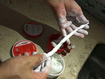 粘马桶的玻璃胶耐高温吗，替代玻璃胶马桶贴