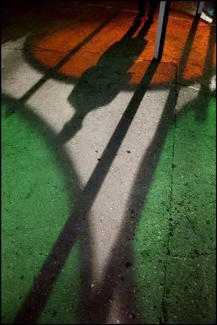 晚安句子171109：别嫌弃一直陪你的人，别陪一直嫌弃你的人