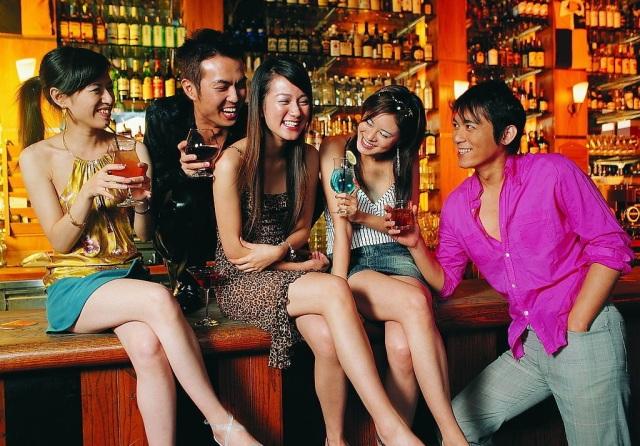 团建聚餐小游戏室内多人互动，聚会游戏精华整理