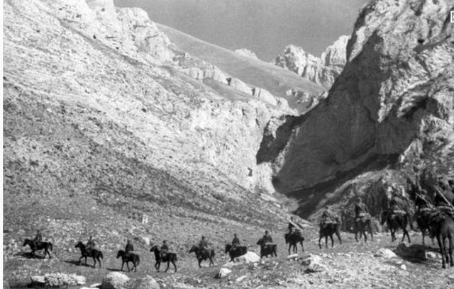 狗熊岭战争历史演变地图，在5000米海拔的高加索山脉