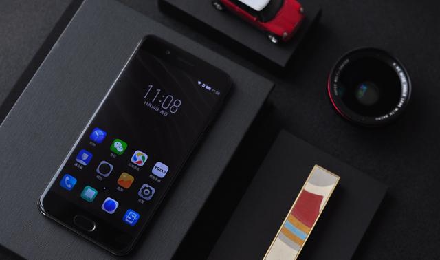 yota3手机双屏，双面屏的另一种可能——YOTA