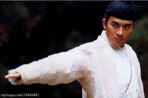 陈龙章龄之婚纱照，陈龙章龄之夫妻合体默契十足（章龄之晒自拍撞脸吴昕）