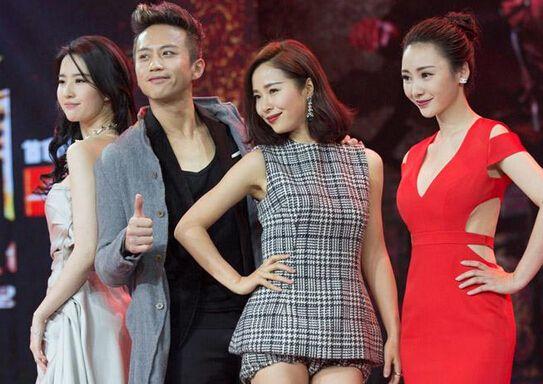 刘亦菲跟男星的剧照，因和邓超传绯闻被演封杀8年