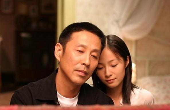 刘亦菲跟男星的剧照，因和邓超传绯闻被演封杀8年